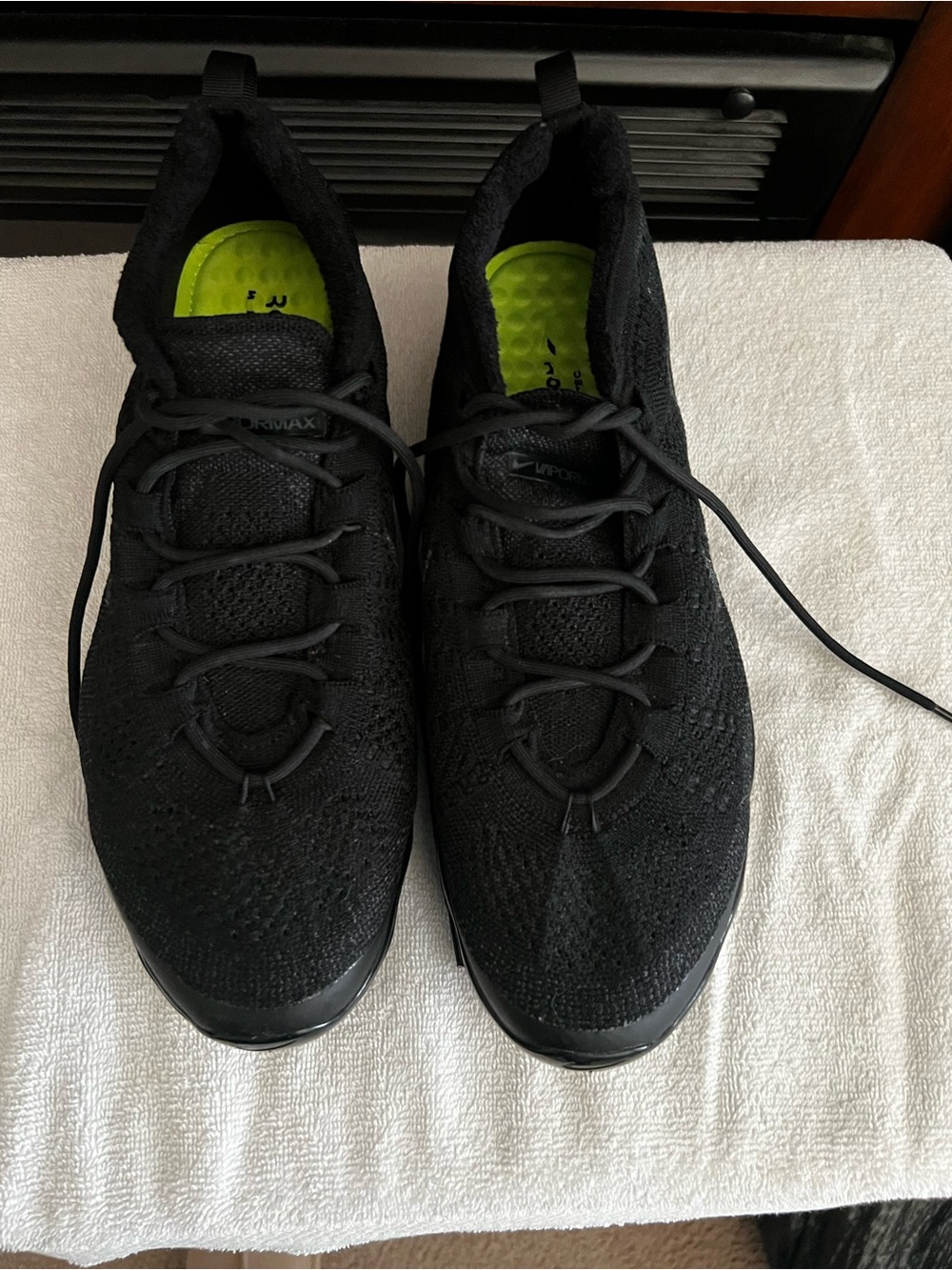 Reebok Men's Black Knit Athletic Shoes with Lime Insole